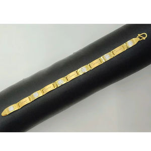 Bracelet en or classique 22 carats pour homme avec maillons à motif diamanté, finition premium, bijoux élégants, traditionnels et modernes - Product Image 1