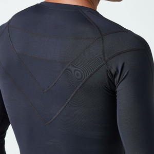 T-shirt de compression athlétique pour homme à séchage rapide avec logo personnalisé, haut de performance anti-humidité pour la gym, l'entraînement et les sports de plein air - Product Image 5