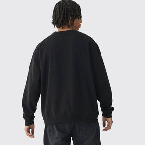 Sudadera de Hombre Negra Básica de Alta Calidad Sostenible, Cuello Redondo, Diseño de Corazón Roto, Personalizable, Mezcla de Algodón - Product Image 3