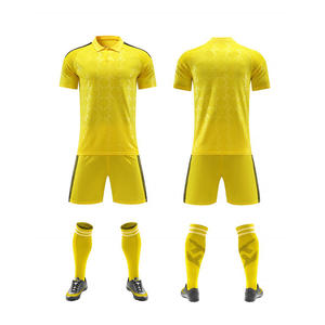 Tenues de football personnalisées haut de gamme avec impressions par transfert thermique, uniformes à manches courtes durables et à séchage rapide - Product Image 3