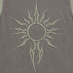 Débardeur sans manches gris et vert sauge avec broderie soleil, gilet décontracté en coton pour homme, col rond, mode streetwear personnalisée pour l'été - Product Image 6
