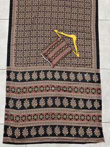 Sari Tradicional Indio de Seda con Estampado Digital y Parches Multicolores para Bodas y Eventos Festivos para Mujer - Product Image 6