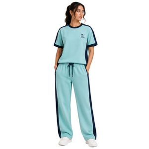 Conjunto de dos piezas informal personalizado para mujer, camiseta de manga corta y pantalones anchos en azul marino y acuático, con paneles en contraste. - Product Image 1