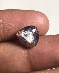 Iolite naturelle taillée en cœur, effet sanglant. Iolite en paillettes multiples, pierre précieuse à effet sanglant. - Product Image 2