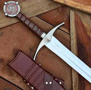 Espada Réplica Hecha a Mano de Acero Inoxidable con Diseño Grabado de la Cruz de Cristus Vincit, Arte Metálico Tradicional, Decoración Coleccionable - Product Image 3
