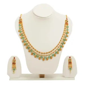 Collier élégant avec pierres vertes ovales, petites pièces de monnaie dorées et boucles d'oreilles longues assorties pour femmes - Product Image 3