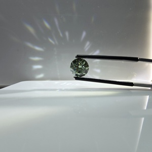 Diamante Cultivado en Laboratorio, Corte Brillante Redondo, Color Verde Intenso Fantasía, 2.3CT, VS2, Certificado IGI, Piedra Suelta - Product Image 2