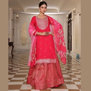 ชุดอานาร์กาลีสีชมพูสวยหรูสำหรับผู้หญิง แขนสามส่วน ผ้าฝ้ายผสมไหมเครป ตัดเย็บแบบกึ่งสำเร็จรูป ยืดหยุ่น แห้งเร็ว เหมาะสำหรับงานปาร์ตี้และงานแต่งงาน - Product Image 1