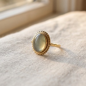 Bague Moku en argent 925 plaqué or avec pierre œil-de-chat ovale verte, sertie en cabochon, style corde torsadée géométrique, troisième bijou raffiné - Product Image 6