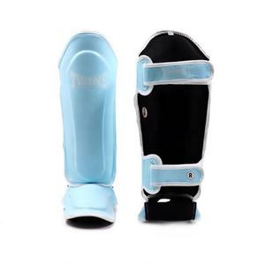 Protège-tibias et protège-pieds Twins personnalisés de qualité supérieure, en cuir véritable, pour l'entraînement et le Muay Thai, très demandés. - Product Image 3