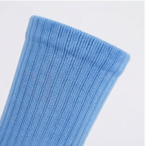 Chaussettes ras du cou pour hommes, couleur unie, tricotées, respirantes, en coton, polyester et élasthanne, pour usage quotidien en automne, style classique - Product Image 4