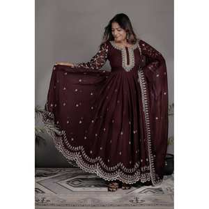 ชุดเดรส Anarkali สำหรับงานเลี้ยง สวยงาม พร้อมจี้และผ้าคลุมไหล่ ไซส์ XL - Product Image 1