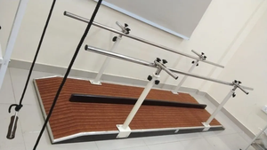 Barras Paralelas Ajustables para Rehabilitación, Equipo de Entrenamiento para Caminar, Fisioterapia, Soporte para la Marcha, Ayuda para la Movilidad, Base de Madera con Tapete Azul - Product Image 3