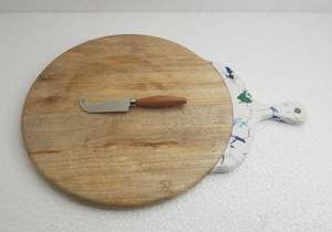 Planche à découper en bois ronde faite à la main avec logo personnalisé et ensemble de couteaux au meilleur prix - Product Image 4