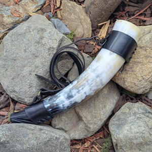 Mug en corne de Viking avec étui en cuir, design vintage écologique, sans danger pour les aliments, compatible lave-vaisselle/micro-ondes, pour le camping et l'hôtellerie - Product Image 3