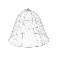 Cloche en grillage métallique pour poulailler