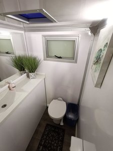 VIP2 |   Remolque de Baños con Capacidad para 2 Personas, Alimentado por Energía Solar - Product Image 6