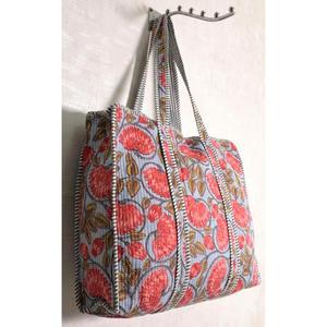 Sac fourre-tout matelassé en coton à imprimé floral, sac à bandoulière pour femme fait main en Inde, sac à main bohème pour le shopping - Product Image 2