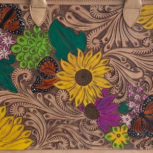 Bolso Tote de Cuero Repujado con Diseño Floral Hecho a Mano para Mujer, Bolso de Hombro de Cuero Genuino Pintado a Mano - Product Image 6