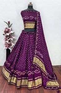 Conjunto de Vestido Étnico de Lujo de Seda Modal Bandhani Chaniya Choli con Borlas y Dupatta Completamente Cosido para Navratri y Bodas - Product Image 2