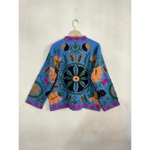 Chaqueta Vintage Suzani Azul de Algodón con Bordado Floral a Mano, Estilo Boho Étnico para Mujer, Cuello Alto, Prenda de Moda - Product Image 5