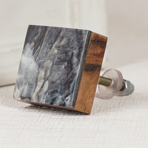 Pomo de Puerta de Gabinete Cuadrado Moderno de Resina y Madera Maciza, Herraje de Latón, Artesanía Natural Hecha a Mano, Tirador Decorativo para Cajón, Mueble Duradero - Product Image 1