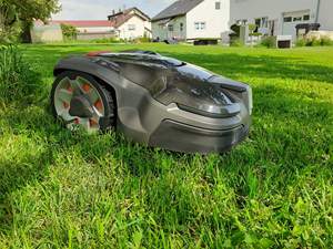 Cortacésped robótico Husqvarna Automower 520, cortacésped automático inteligente para jardín, herramienta eficiente para cortar césped en exteriores a un precio competitivo. - Product Image 2