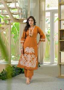 Ensemble Kurti traditionnel pour femmes en coton moutarde brodé, séchage rapide, avec pantalon et dupatta, coupe régulière, longueur genou, toutes saisons, décontracté, Inde - Product Image 5
