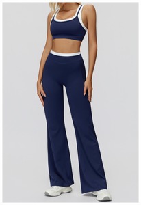 Ensemble de yoga respirant 2 pièces pour femme avec logo frontal - Haut et leggings - Tenue de sport et fitness - Product Image 3