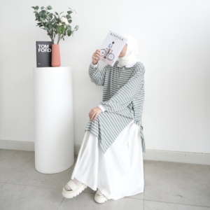 เสื้อทูนิคผู้หญิงแบบถักลายทางลำลองติดกระดุม - Product Image 1