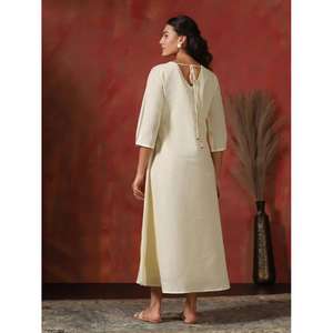 Robe Kurti blanche en coton brodé pour femme, manches courtes, coupe évasée, longueur midi, tenue ethnique - Product Image 4