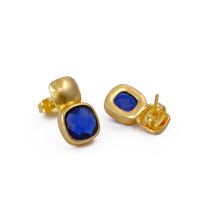 Boucles d'oreilles clous délicates en saphir bleu taille coussin, plaqué or, saphir de septembre, carrées, épaisses, faites à la main, pour femmes R - Product Image 4