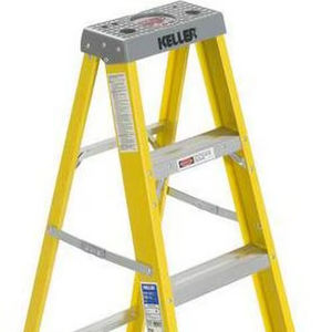 Escalera ligera de aluminio diseñada para facilitar la subida y un rendimiento duradero. - Product Image 1