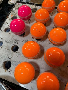 Pelota de Cricket de Cuero Cosida a Mano de Alta Calidad al por Mayor, Grado A, Tamaño Adulto 156GM, Color Naranja para Entrenamiento, con Logotipo Personalizado - Product Image 6
