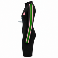 Alpha |   Kapa | Robe moulante noire Alpha pour femme, à manches contrastantes rayées, col montant zippé, longueur genou, coupe ajustée décontractée