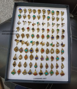 Anneaux de mode sculptés en laiton anneaux hippie de l'Inde designer anneaux de travail de la pierre conceptions tibétaines anneaux en gros anneaux de pierre en laiton - Product Image 1