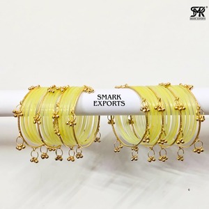 Ensemble de bracelets en verre de 2 mm style Kashmiri, plaqué or Ghungru, 32 pièces, bijoux traditionnels indiens Chudi pour femmes, ensemble de mariée pour toutes les occasions - Product Image 4