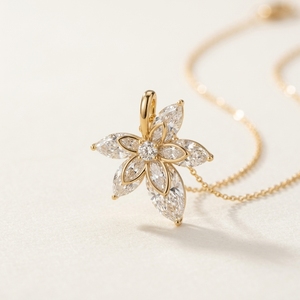 Pendentif pour femme en or jaune 10 carats plaqué or, double couche, motif fleur, pavé de pétales, diamant synthétique CVD de laboratoire, sans chaîne - Product Image 3