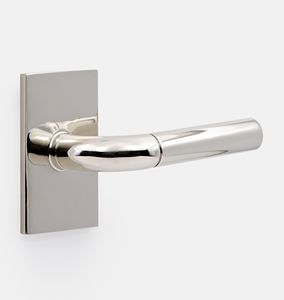 Poignée de porte double battante tendance en acier inoxydable nickelé pour meubles et maison, personnalisable avec serrure de passage ou de confidentialité - Product Image 5