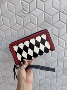 Nouveauté : Étui de téléphone en cuir fait main, motif damier noir et blanc élégant, style vintage, portefeuille pour femme avec dragonne - Product Image 4