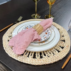 Plato de Ratán Redondo Hecho a Mano para Mesa de Comedor, Decoración de Estilo Bohemio - Product Image 3