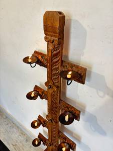 Candelabro de Madera Tallado a Mano de Múltiples Niveles |   Portavelas de pie con acabado antiguo para decoración del hogar en Navidad y Halloween - Product Image 6