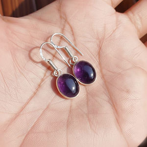 Boucles d'oreilles en laiton avec pierres précieuses naturelles, bijoux énergétiques pour la méditation, le yoga et l'usage spirituel, disponibles à prix d'exportation - Product Image 1