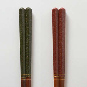 Palillos hechos en Japón con artesanía Wakasa Producto de lacado duradero - Product Image 1