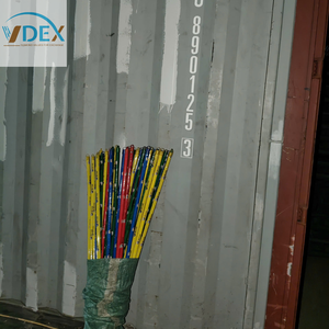 Palos de escoba de madera recubiertos de PVC, producto de exportación de Vietnam, empaquetados en bolsas de 50 unidades. - Product Image 4