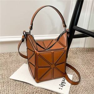 Nouveau Sac à Bandoulière Croisé Tendance pour Femme en PU Style Basketball avec Imprimés Animaux et Fermeture Éclair et Fermoir à Loquet - Product Image 1