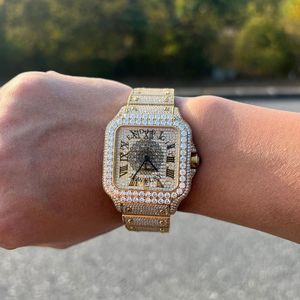 Splendide montre analogique à quartz de luxe pour homme, avec diamants moissanite carrés, chiffres romains, fermoir caché, 28 mm, verre saphir ETA - Product Image 3