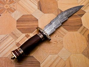 Couteau Bowie artisanal avec manche en bois pour les acheteurs en gros – Couteau de chasse Bowie à lame fixe haut de gamme avec finition en acier à motifs - Product Image 3