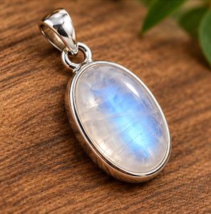 Pendentif en Pierre de Lune Arc-en-ciel Bleue Flash de Forme Ovale avec Finition Argent Poli pour Collections de Bijoux de Boutique et de Mode - Product Image 5