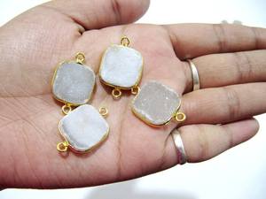 Connecteur en pierre gemme Druzy blanc naturel, forme coussin, serti, 17 mm, avec double boucle - Product Image 2